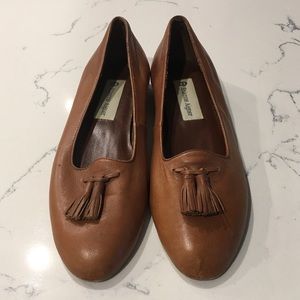 Adorable vintage camel tassel loafers 7.5M